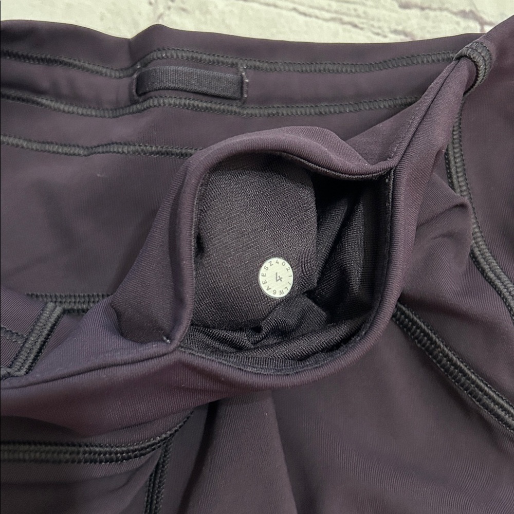 Lululemon Lean In Capri Leggings 17” Boysenberry Purple Workout Yoga 4 Small - Picture 10 of 10